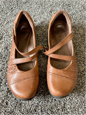 Women's Earth Galilei Almond Multi Calf Leather Mary Jane Size 7.5
